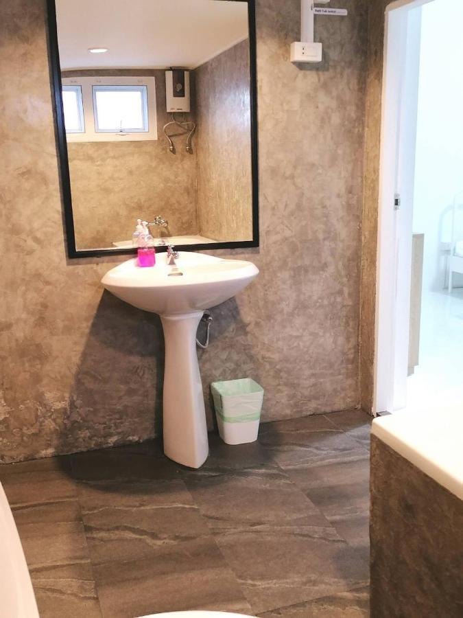 Room79 Phuket Екстериор снимка
